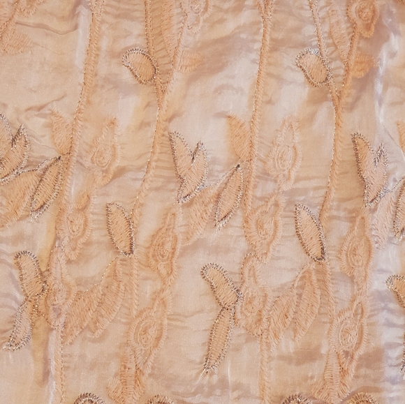 Embroidery silky blouse - Picture 2 of 5